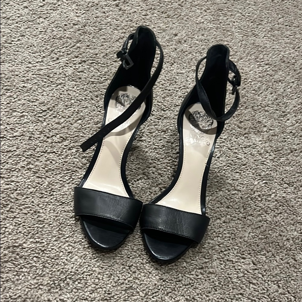 Vince Camuto Black Heels Elegant Design